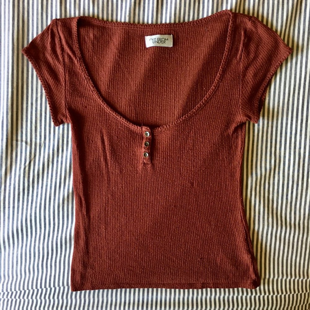 Red UO 3-Button Top - Picture 3 of 5
